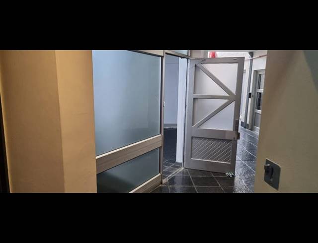 BUSINESS PROPERTY TO RENT IN MOWBRAY